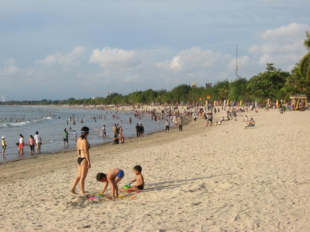 Angkul Angkul Beach Inn Kuta By Kamara Kültér fotó